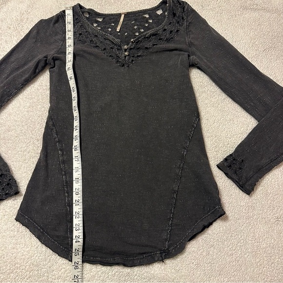Free People Luna Long Sleeve Henley Shirt Boho Cut-Out Top Distressed Black Gray - Picture 6 of 14